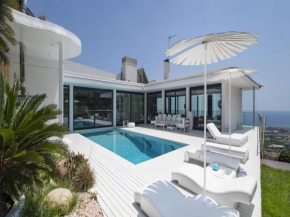 Lavish villa with outdoor hot tub